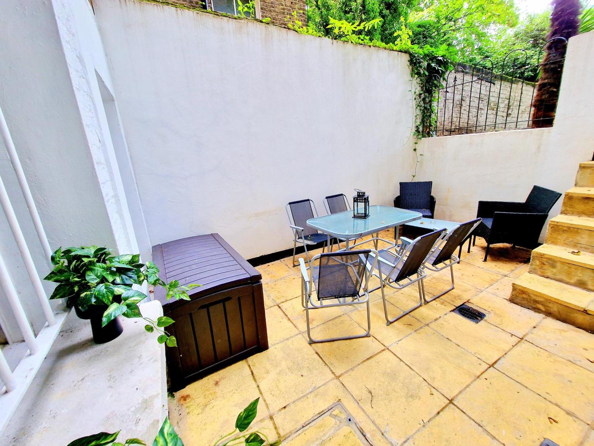 Spacious & Cosy 2 Bedroom Home Plus 2 Sofa-Beds With Private Entrance And Back Patio, 3 Min Walk To Earl'S Court Station Londýn Exteriér fotografie