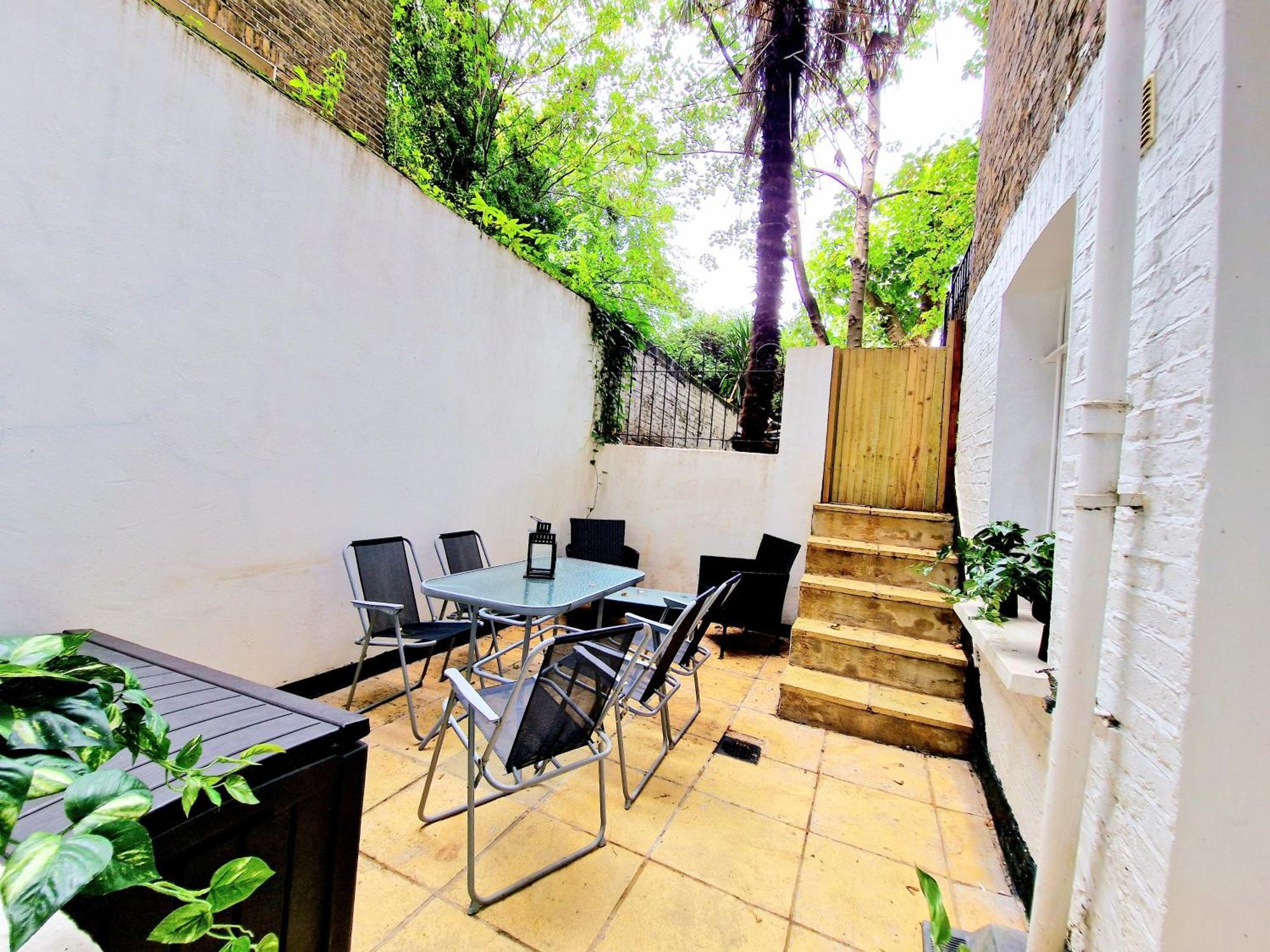 Spacious & Cosy 2 Bedroom Home Plus 2 Sofa-Beds With Private Entrance And Back Patio, 3 Min Walk To Earl'S Court Station Londýn Exteriér fotografie