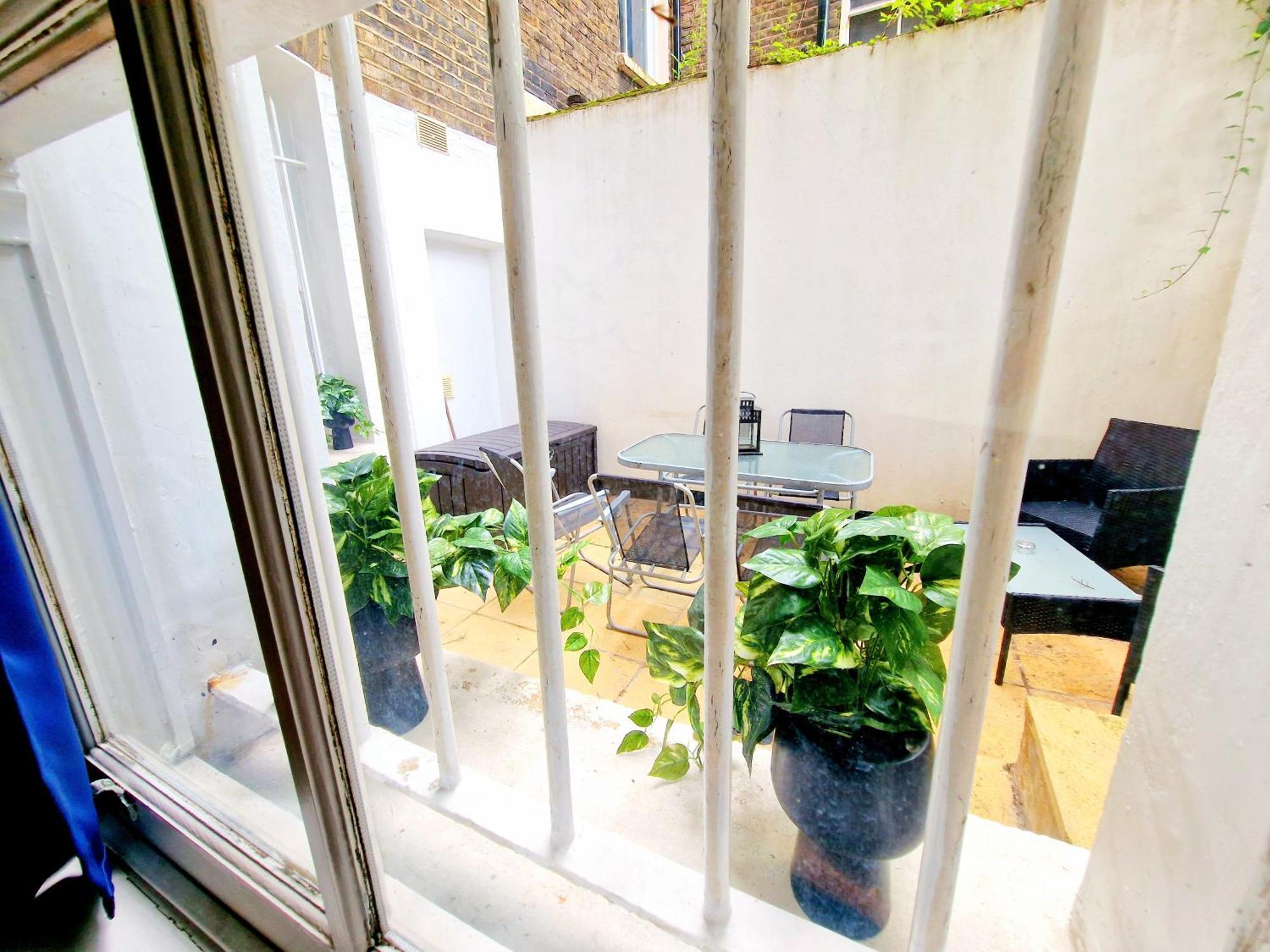 Spacious & Cosy 2 Bedroom Home Plus 2 Sofa-Beds With Private Entrance And Back Patio, 3 Min Walk To Earl'S Court Station Londýn Exteriér fotografie