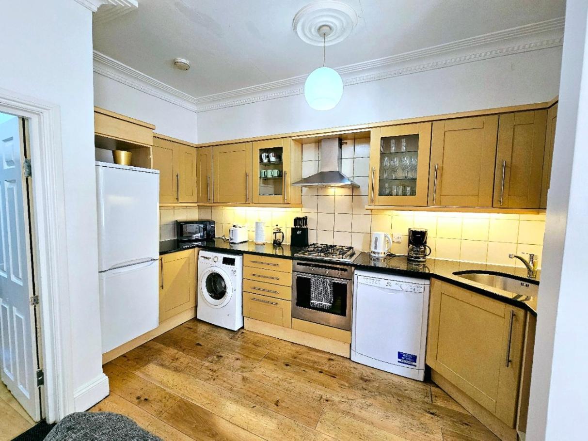 Spacious & Cosy 2 Bedroom Home Plus 2 Sofa-Beds With Private Entrance And Back Patio, 3 Min Walk To Earl'S Court Station Londýn Exteriér fotografie