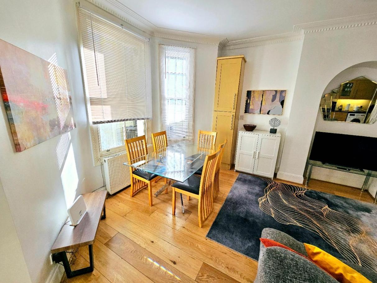 Spacious & Cosy 2 Bedroom Home Plus 2 Sofa-Beds With Private Entrance And Back Patio, 3 Min Walk To Earl'S Court Station Londýn Exteriér fotografie