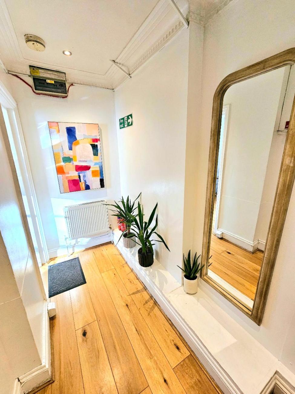 Spacious & Cosy 2 Bedroom Home Plus 2 Sofa-Beds With Private Entrance And Back Patio, 3 Min Walk To Earl'S Court Station Londýn Exteriér fotografie