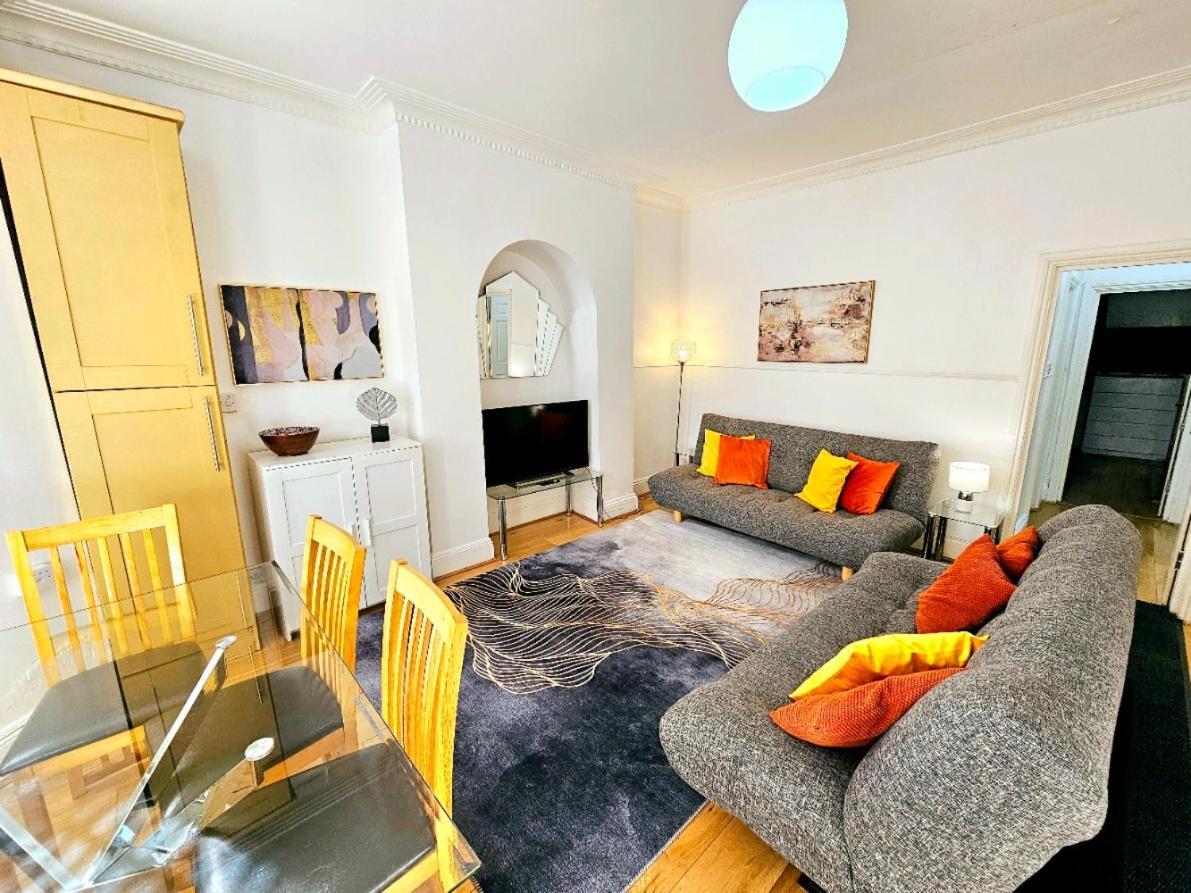 Spacious & Cosy 2 Bedroom Home Plus 2 Sofa-Beds With Private Entrance And Back Patio, 3 Min Walk To Earl'S Court Station Londýn Exteriér fotografie