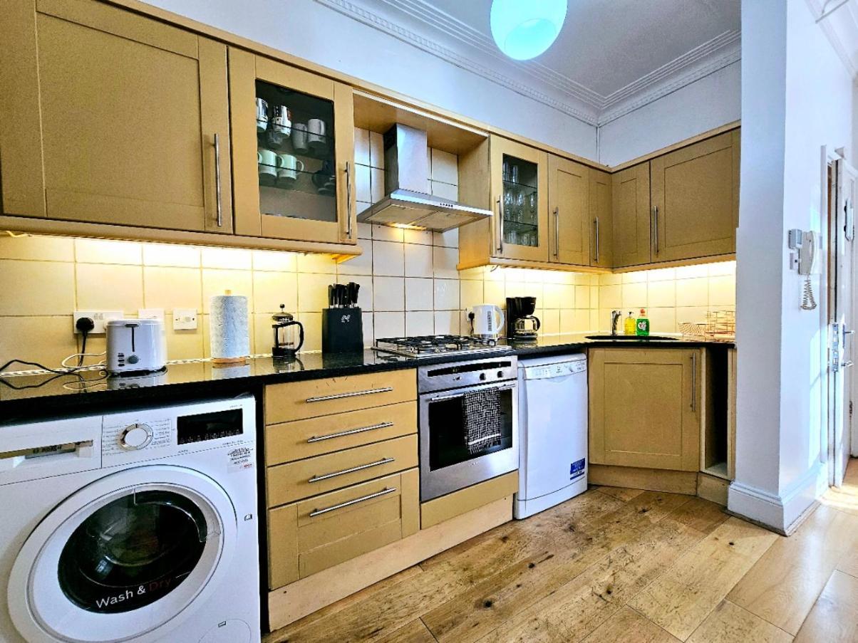 Spacious & Cosy 2 Bedroom Home Plus 2 Sofa-Beds With Private Entrance And Back Patio, 3 Min Walk To Earl'S Court Station Londýn Exteriér fotografie