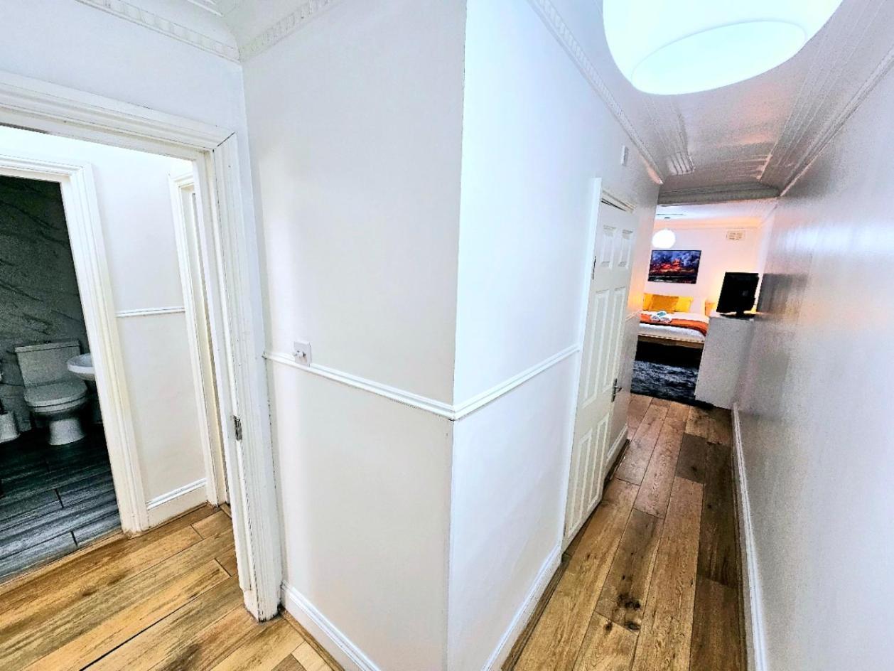 Spacious & Cosy 2 Bedroom Home Plus 2 Sofa-Beds With Private Entrance And Back Patio, 3 Min Walk To Earl'S Court Station Londýn Exteriér fotografie
