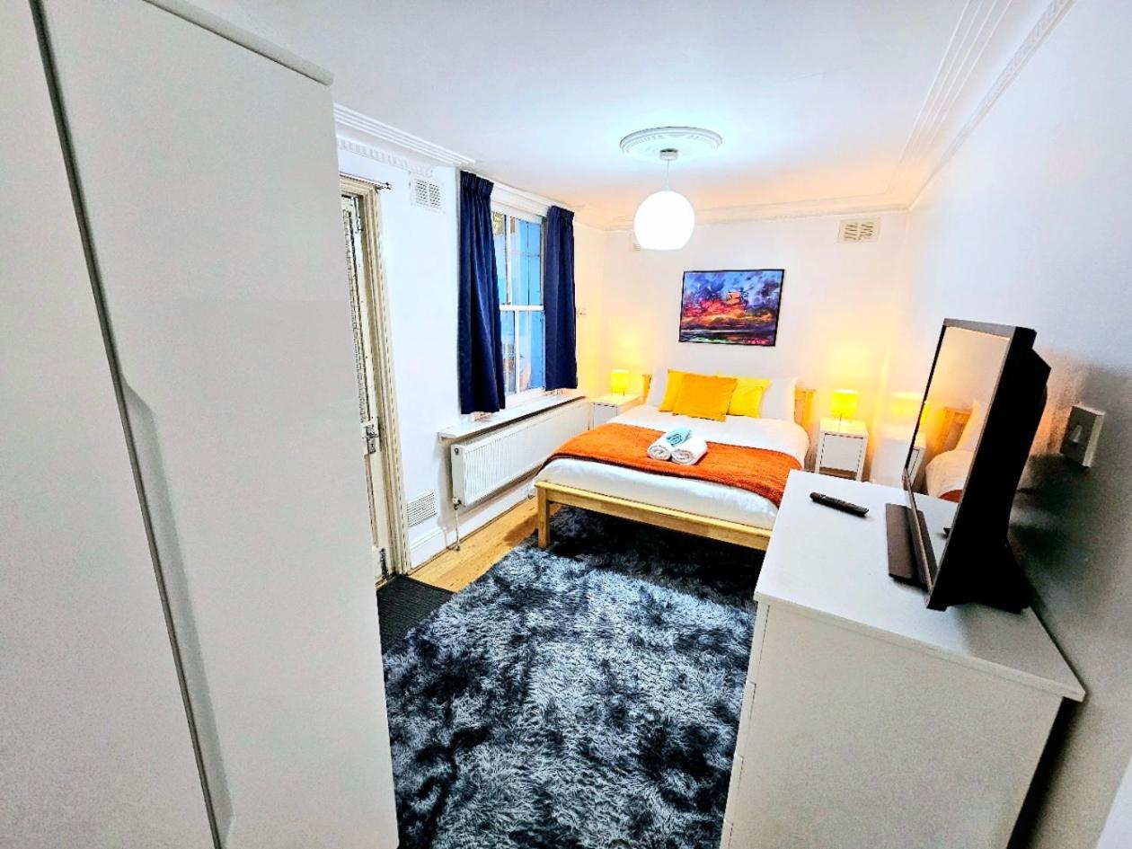 Spacious & Cosy 2 Bedroom Home Plus 2 Sofa-Beds With Private Entrance And Back Patio, 3 Min Walk To Earl'S Court Station Londýn Exteriér fotografie