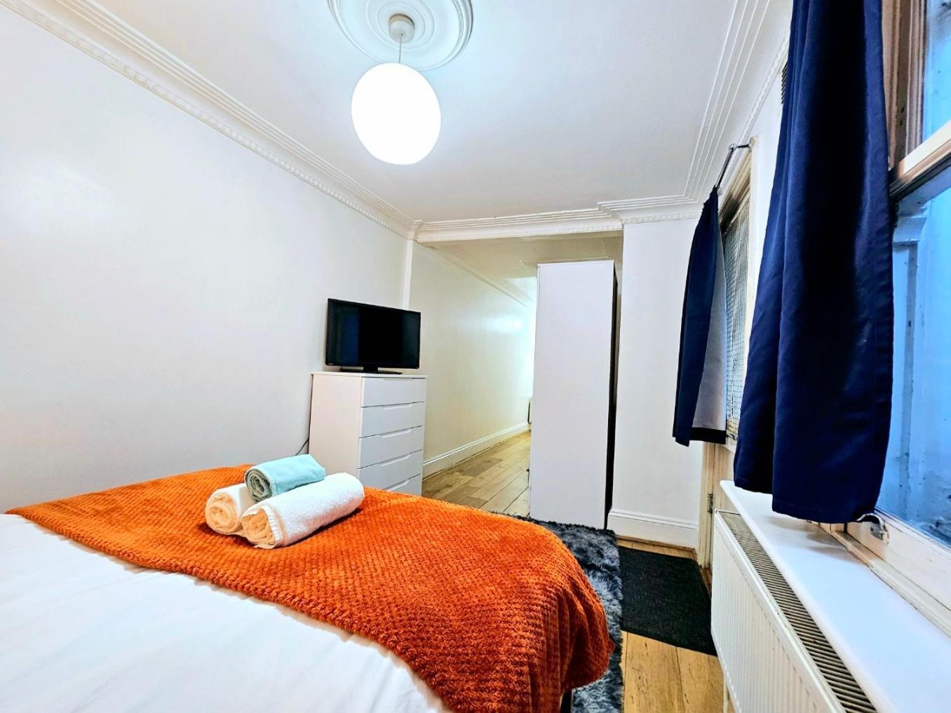 Spacious & Cosy 2 Bedroom Home Plus 2 Sofa-Beds With Private Entrance And Back Patio, 3 Min Walk To Earl'S Court Station Londýn Exteriér fotografie