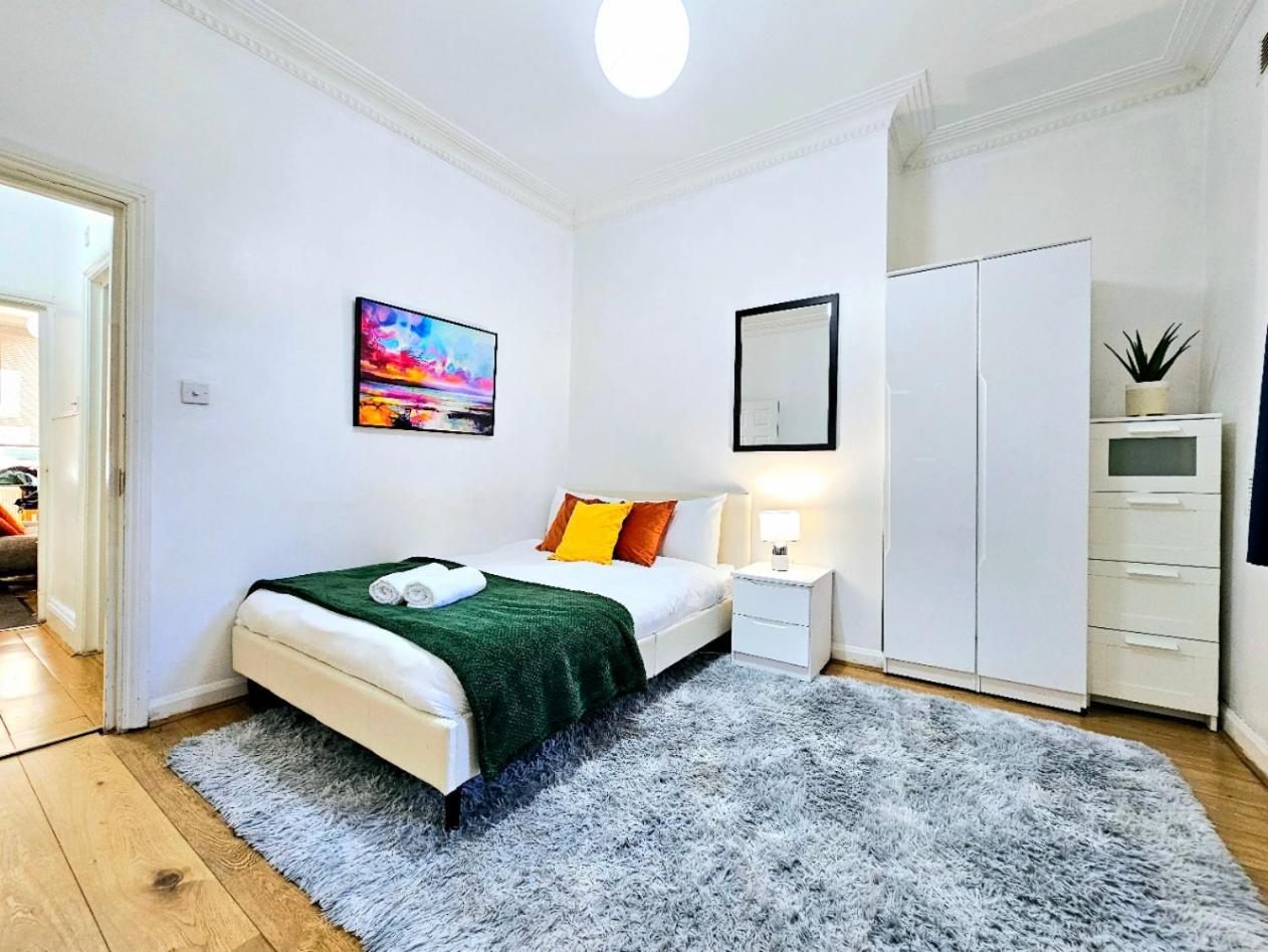 Spacious & Cosy 2 Bedroom Home Plus 2 Sofa-Beds With Private Entrance And Back Patio, 3 Min Walk To Earl'S Court Station Londýn Exteriér fotografie