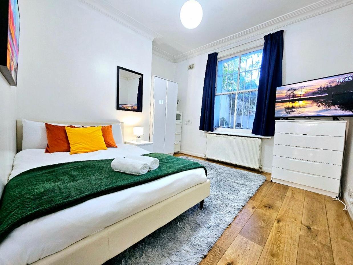 Spacious & Cosy 2 Bedroom Home Plus 2 Sofa-Beds With Private Entrance And Back Patio, 3 Min Walk To Earl'S Court Station Londýn Exteriér fotografie