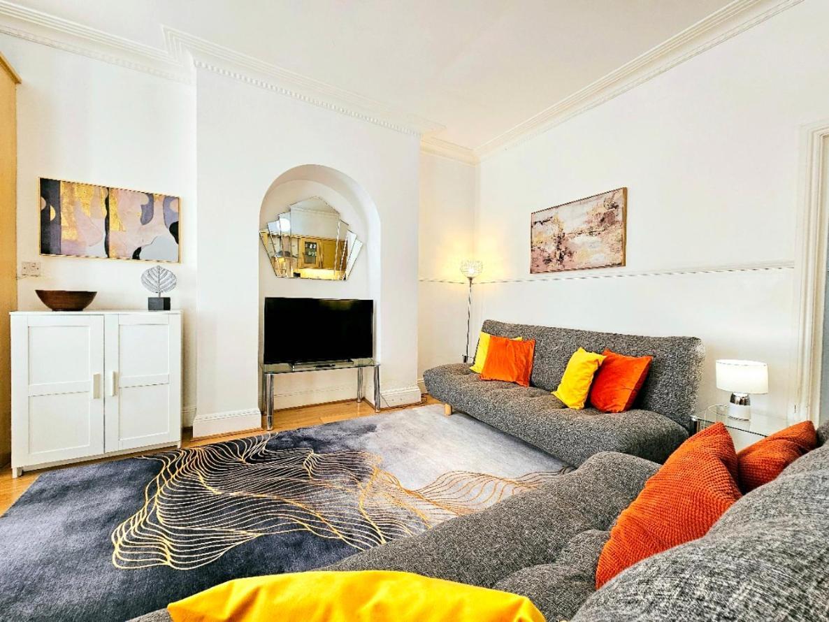Spacious & Cosy 2 Bedroom Home Plus 2 Sofa-Beds With Private Entrance And Back Patio, 3 Min Walk To Earl'S Court Station Londýn Exteriér fotografie